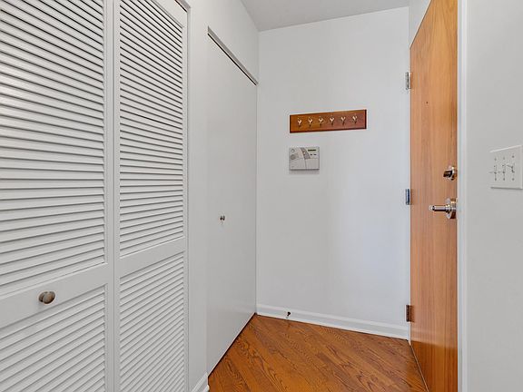 4th image of 2337 W Wolfram St #314