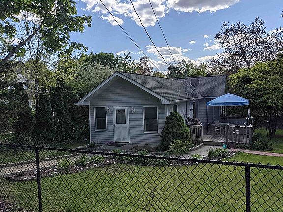 2nd image of 5 Forest Ln