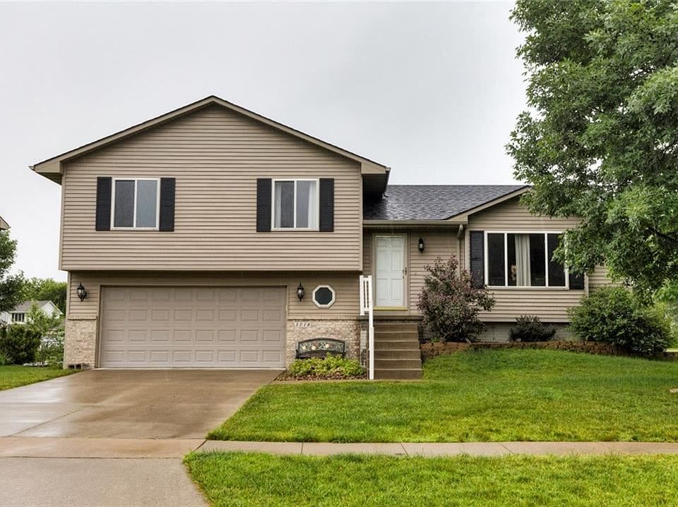 1st image of 3118 SE Cherry Blossom Dr