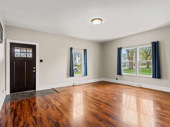 4th image of 112 E Center St