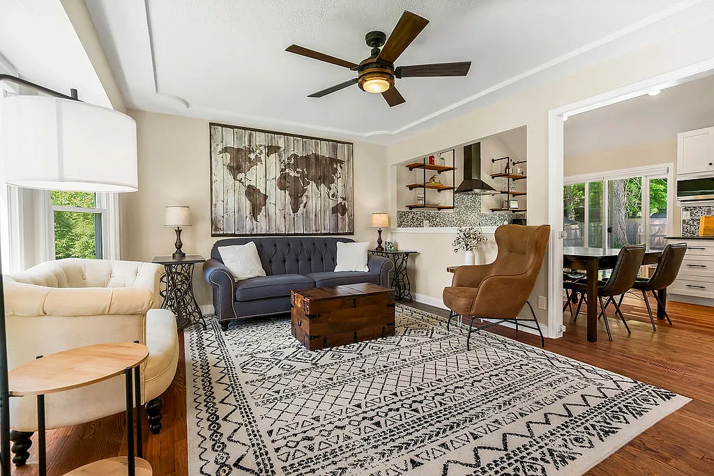 3 bed, 1.5 bath, 1356 sqft, $2,995 — Photo 3