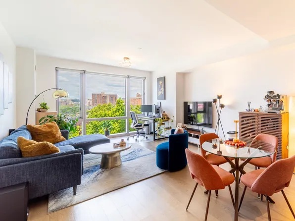 75 Park Lane South image 2 of 10