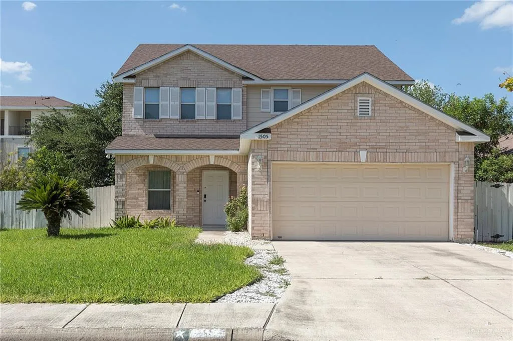 4 bed, 2.5 bath, 2570 sqft, $2,700 — Photo 1