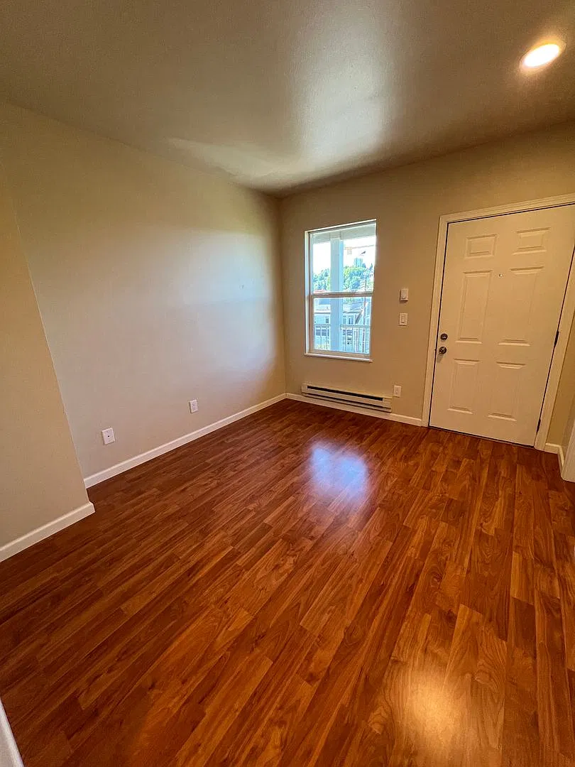 Davis Place Apartments — Photo 4
