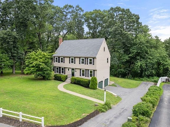 3rd image of 26 Woodbury Ln
