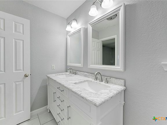 4th image of 3601 Warfield Dr