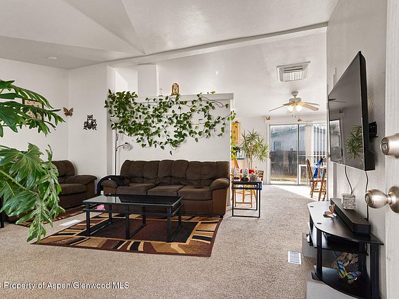 4th image of 203 E Tamarack Cir