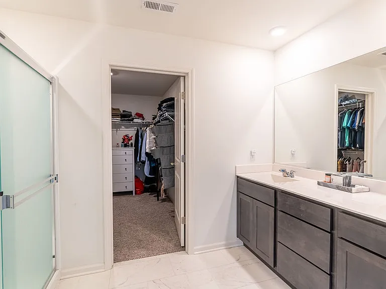 2671 Seeley St — Photo 15