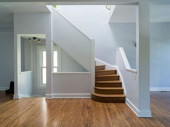 5th image of 1929 W Schiller St #2