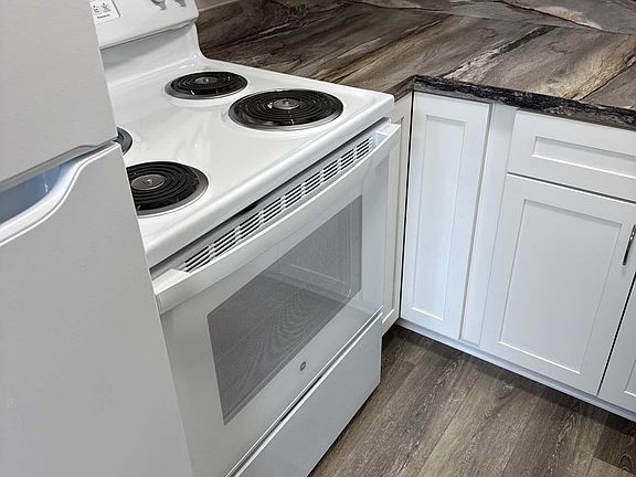 2nd image of 437 Hewitt Ave #1