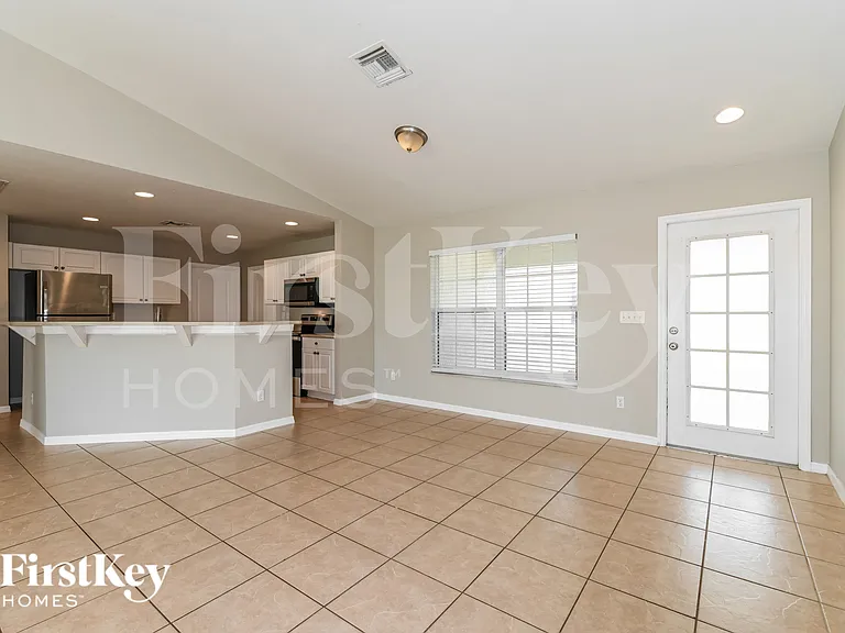 2837 NW 27th Ave — Photo 6
