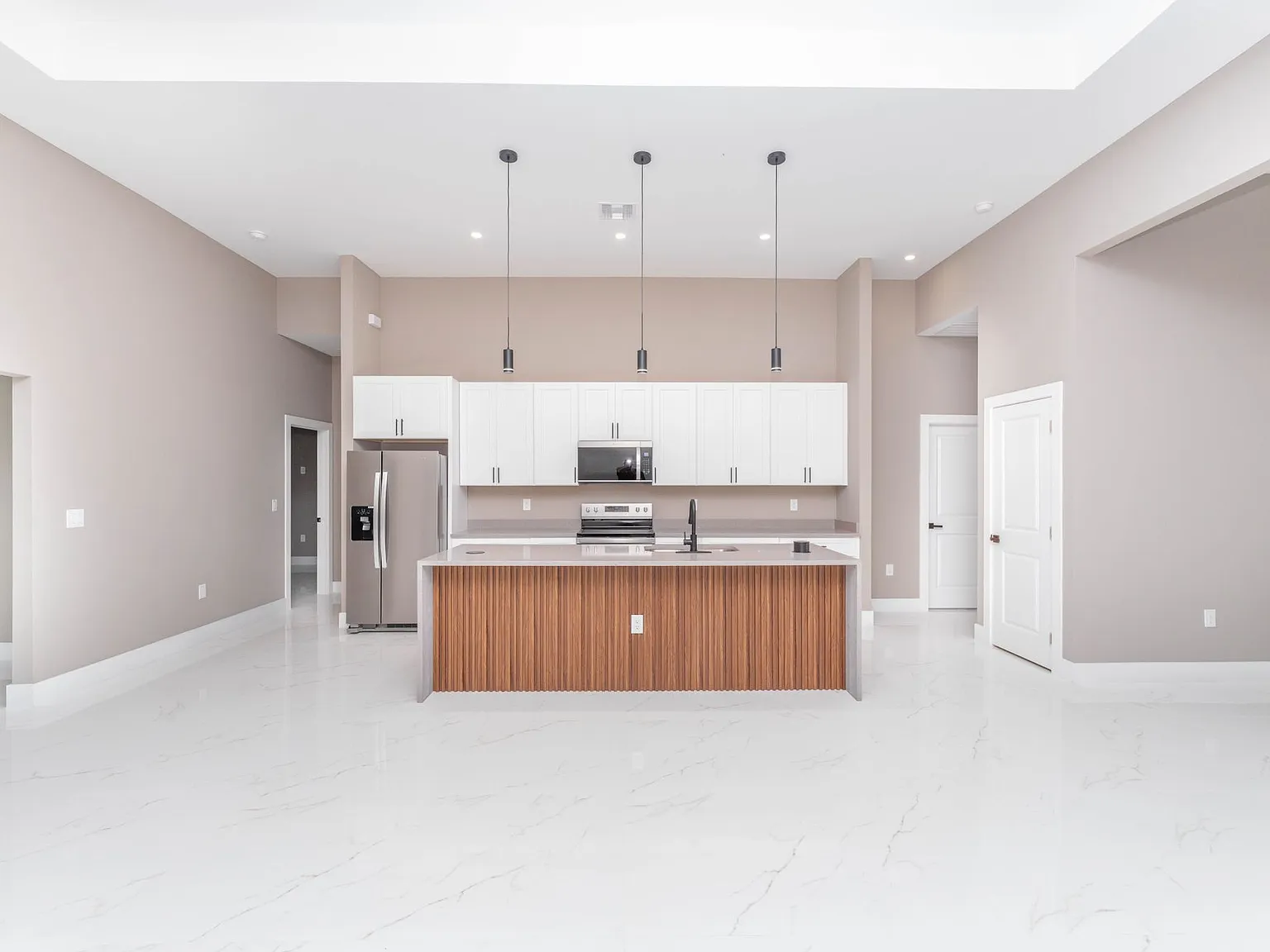 3 bed, 2.5 bath, 2046 sqft, $1,800 — Photo 3