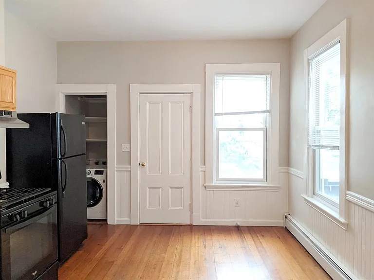 18 Park Ave #2 — Photo 4