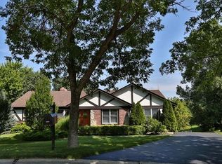 16319 Birchbrook Ct, Chesterfield, MO 63005