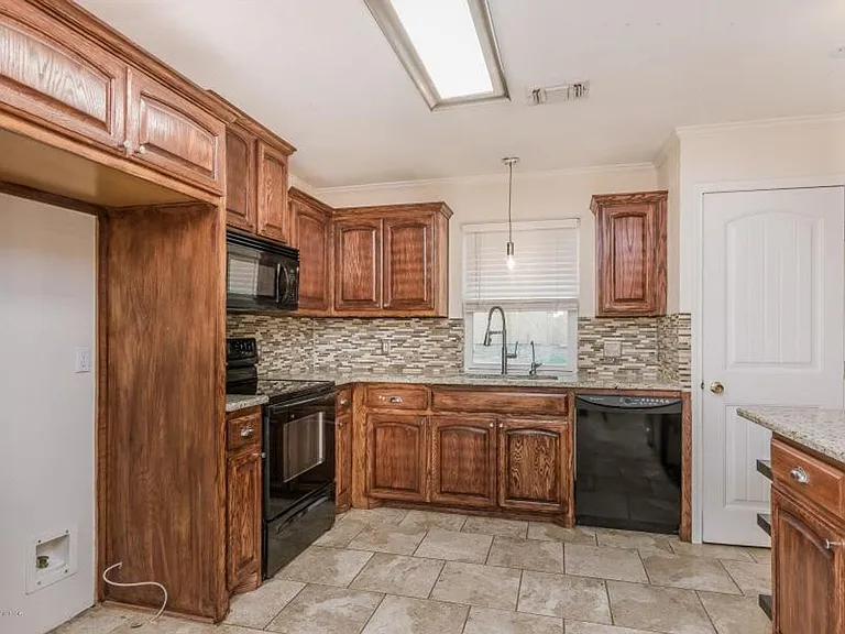 8 Windy Meadow Ln — Photo 3
