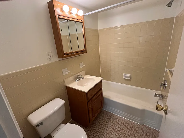 330 William St #B — Photo 17