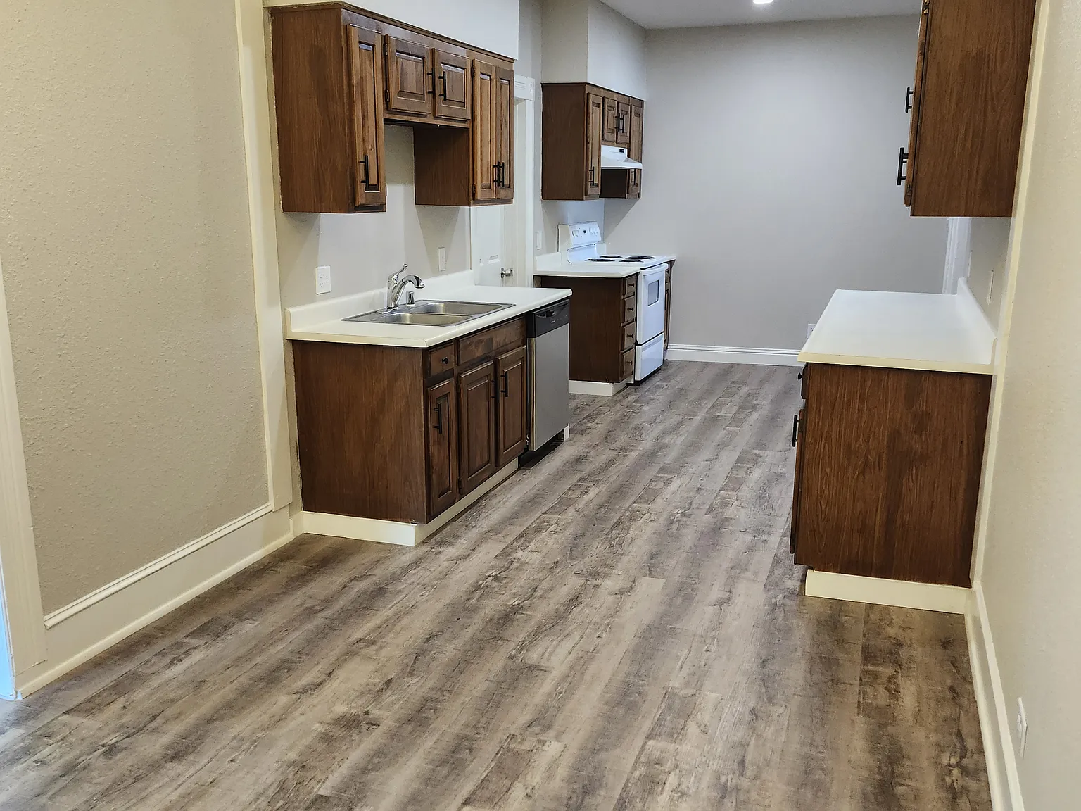 3 bed, 1250 sqft, $2,000 — Photo 2