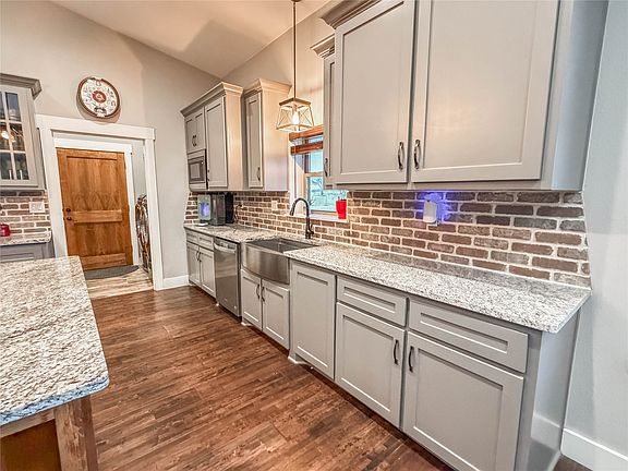 5th image of 240 Cox Rd