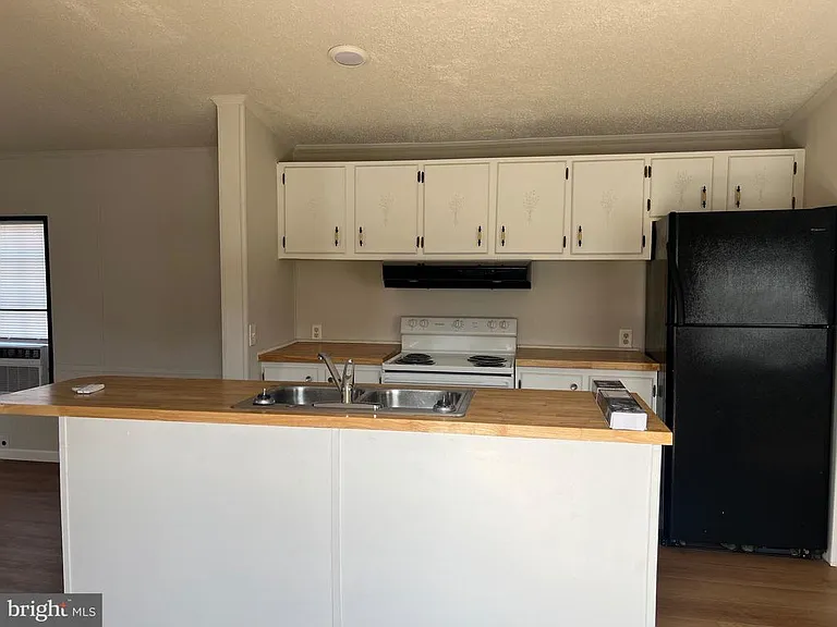 126 Dugan Ct — Photo 3