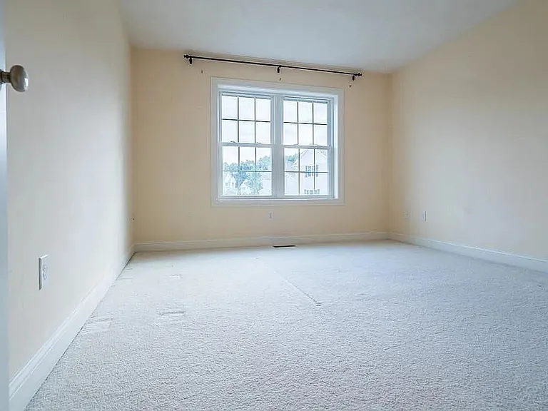 32 Empire Dr — Photo 11