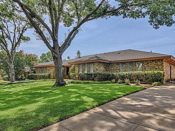 2nd image of 4700 Trowbridge Dr
