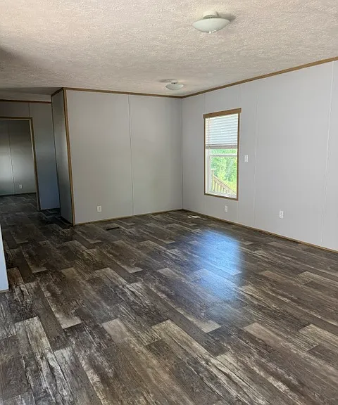503 King Richard Dr — Photo 4