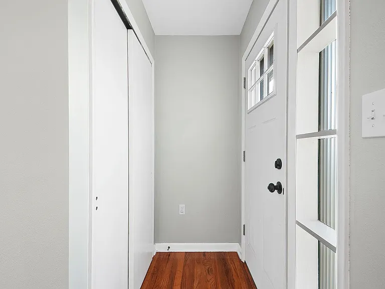 111 W Pettebone St — Photo 8
