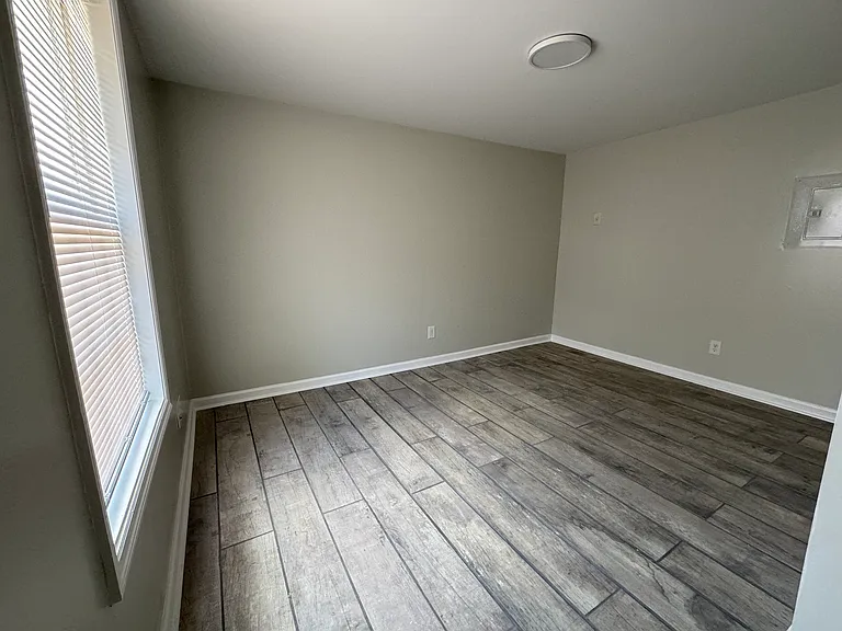 905 Riverside Dr #23 — Photo 2