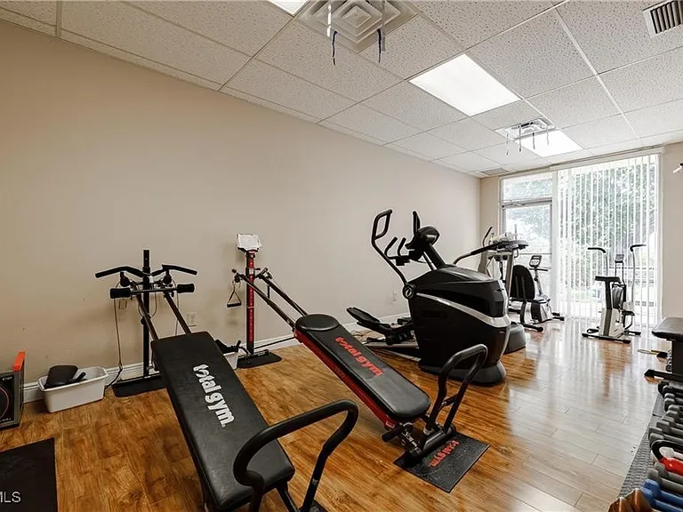 2244 Winkler Ave #207 — Photo 26