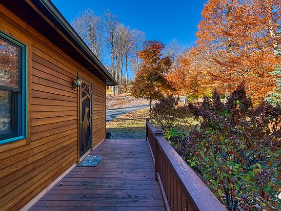 5th image of 158 Tamarack Dr