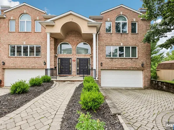 312B 13th St #2, Palisades Park, NJ 07650