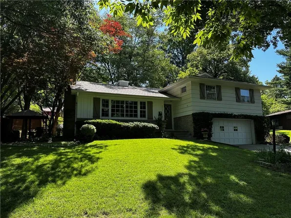 2505 Homestead Ln, Saint Joseph, MO 64506