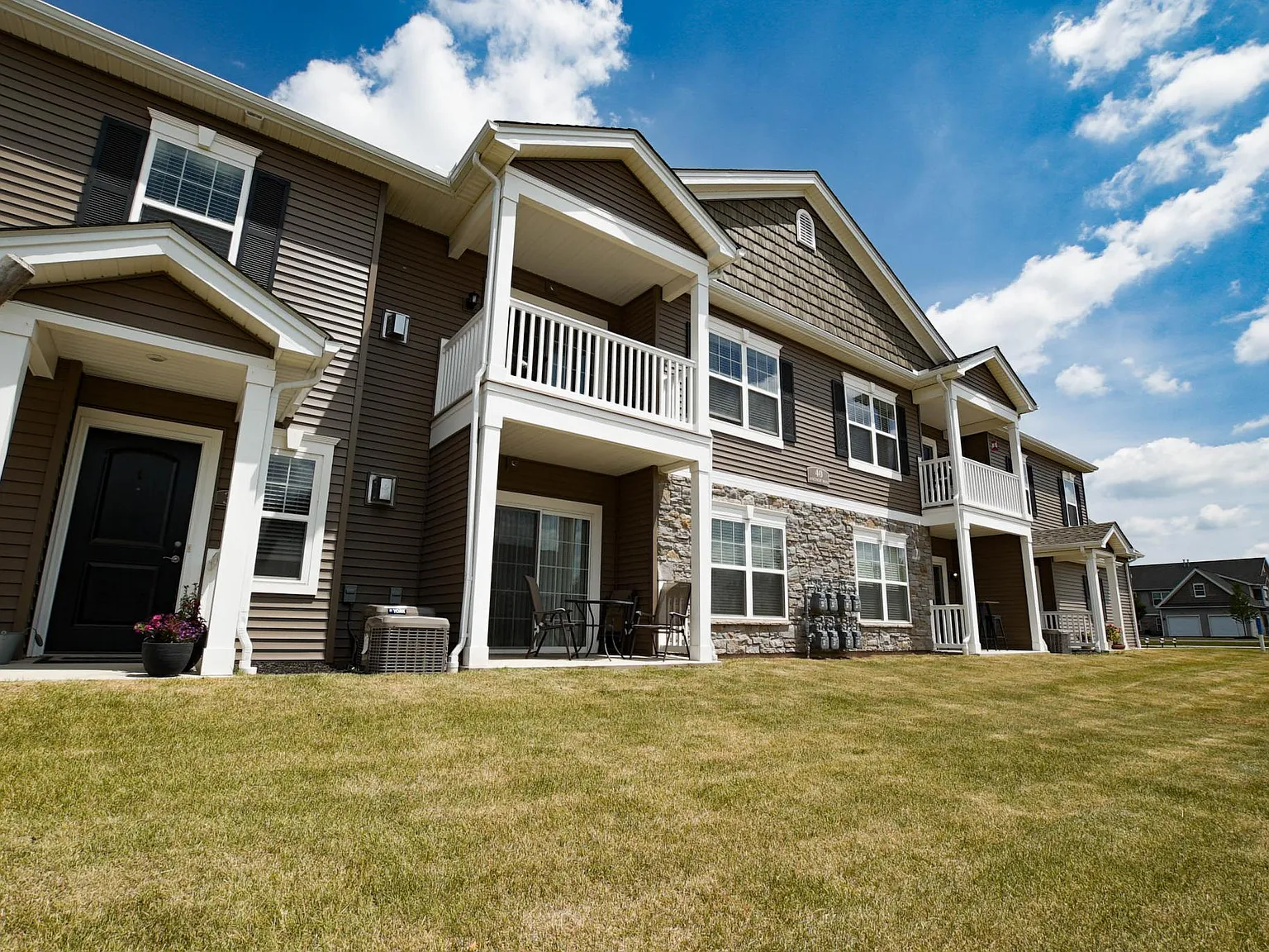 Dockside Village Apartments — Photo 2