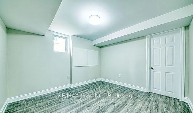 1350 Aldergrove Dr W #LOWER — Photo 9