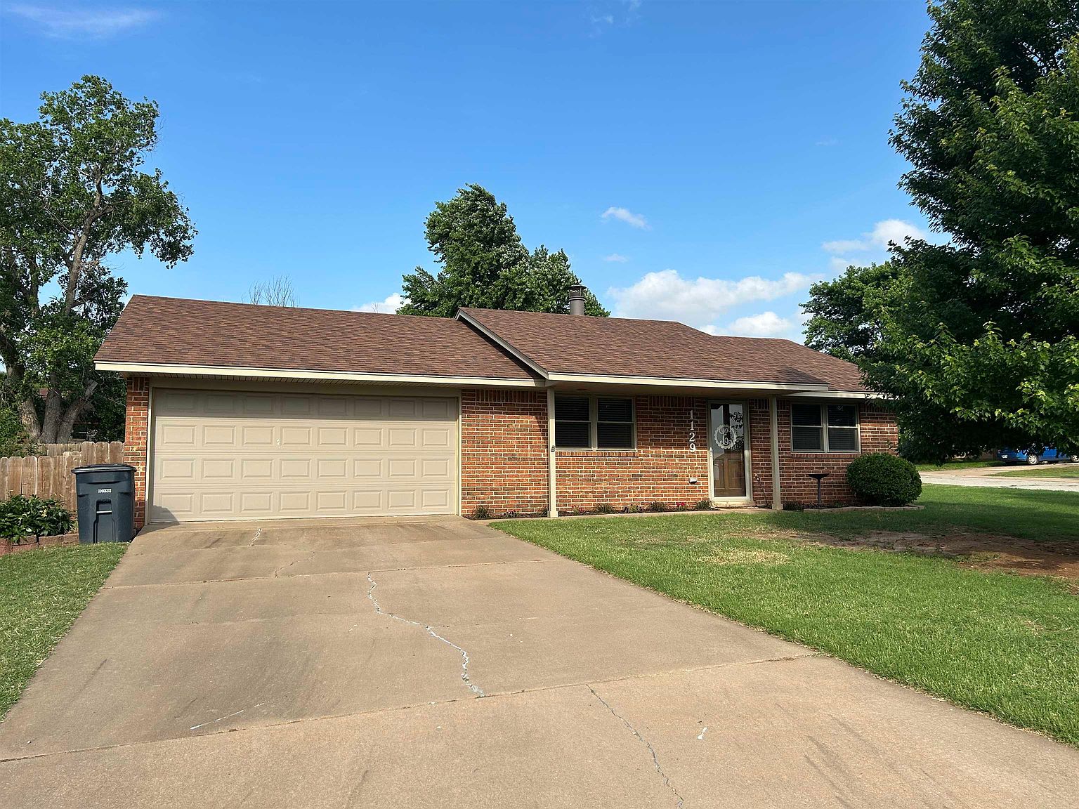 1129 Hillside Dr, Enid, OK 73701 | Zillow