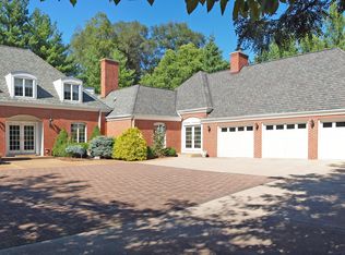 808 La Sell Dr, Champaign, IL