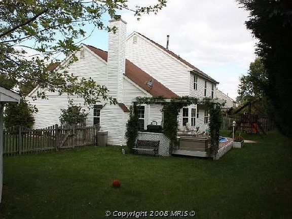 2nd image of 314 Chaucer Pl NE