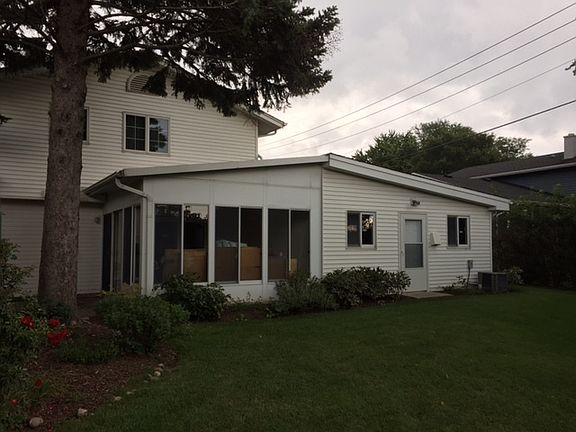 3rd image of 1357 E Kenilworth Ave