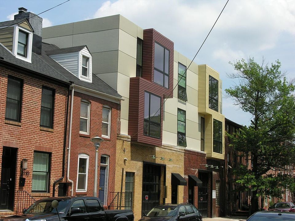 Small, 4-unit building on a quiet street one block from the waterfront promenade.