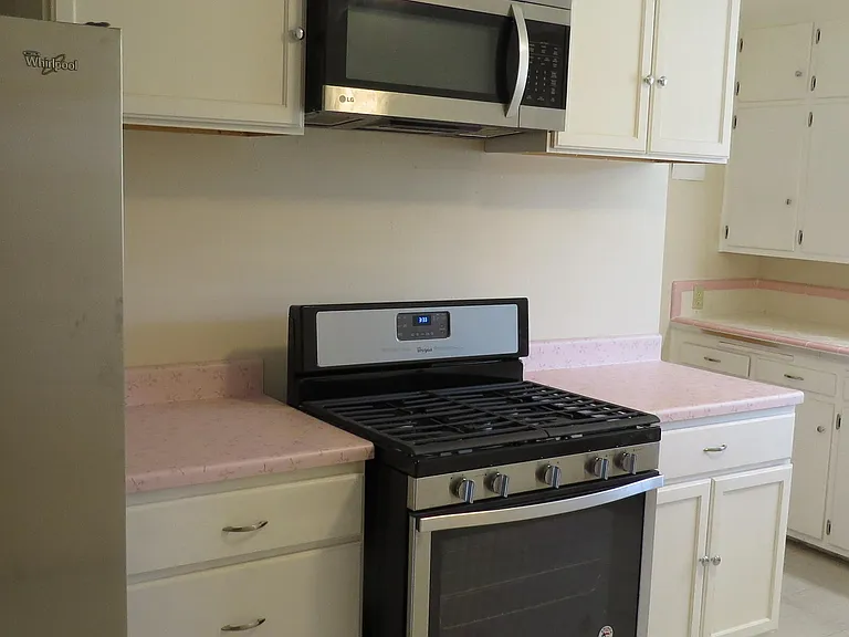 1849 E Georgia St NE — Photo 6