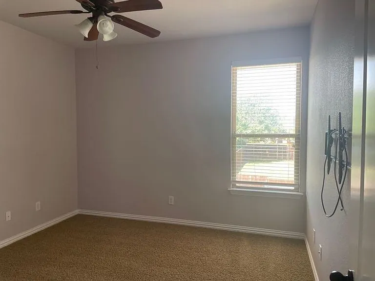 2444 Sunderland Ln — Photo 15