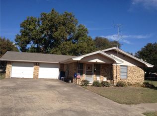 206 N Bois Darc Ave, Hubbard, TX 76648