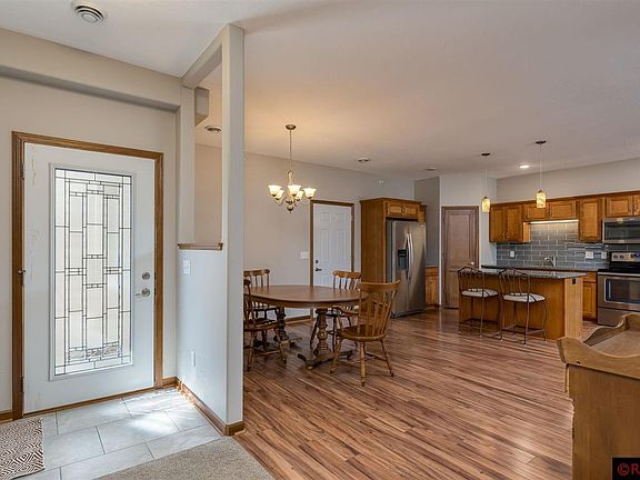 3rd image of 100 Castle Pines Dr