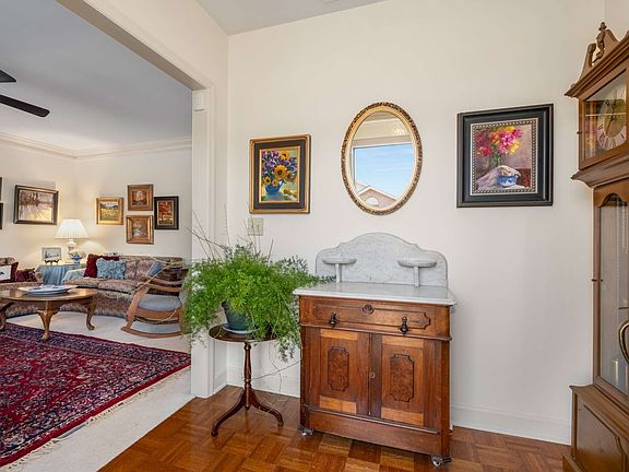 3rd image of 1542 Brentwood Pointe