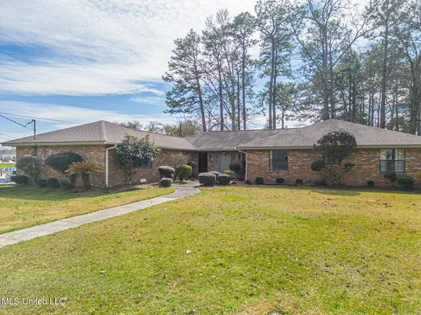 1215 5th Ave, Picayune, MS 39466