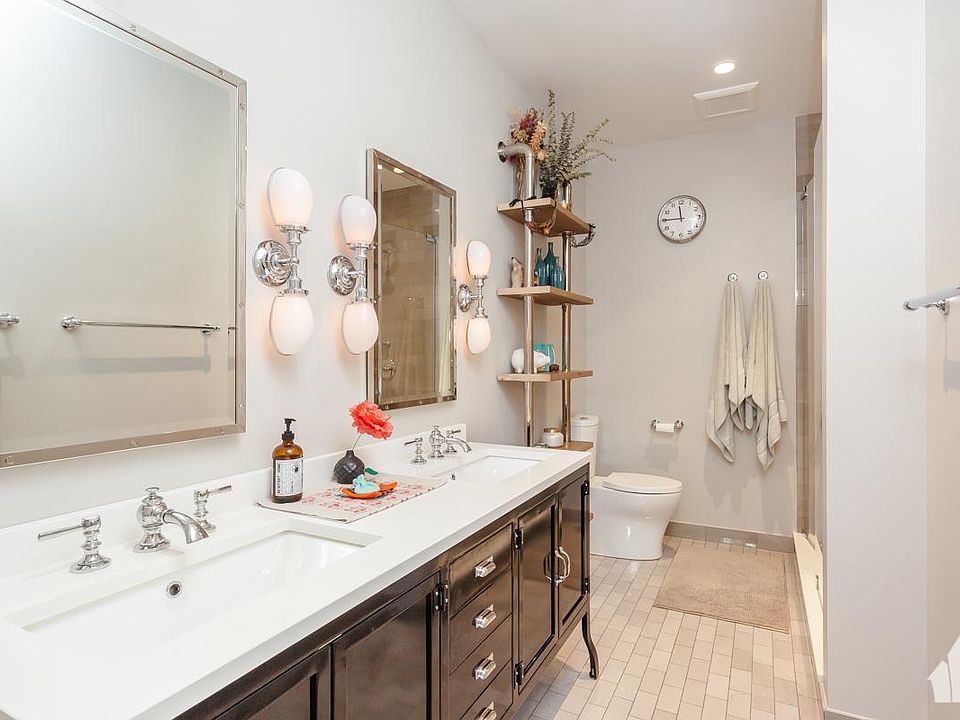 1st image of 1752 N Wolcott Ave #108
