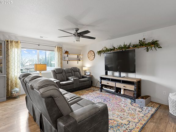 4th image of 11401 NE 129th Pl