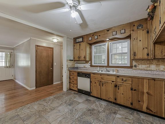 5th image of 205 Hilltop Dr
