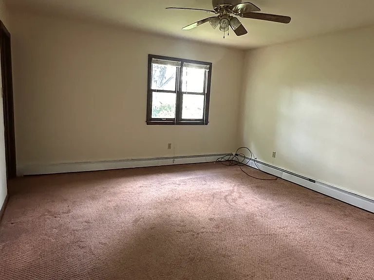 411 Marion St — Photo 17