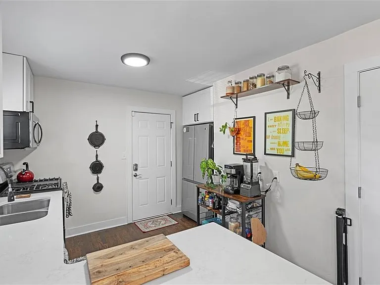 3418 Louise St — Photo 12